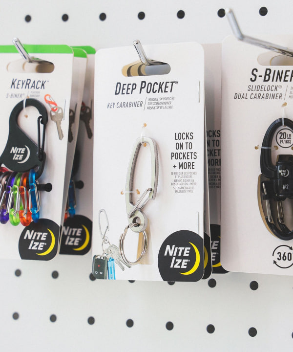 bPr BEAMS（bPrビームス）NITE IZE / DEEP POCKET キーカラビナ（財布