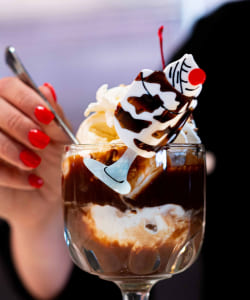 Jenny Lemons / Midi Hair Claw Clip 2