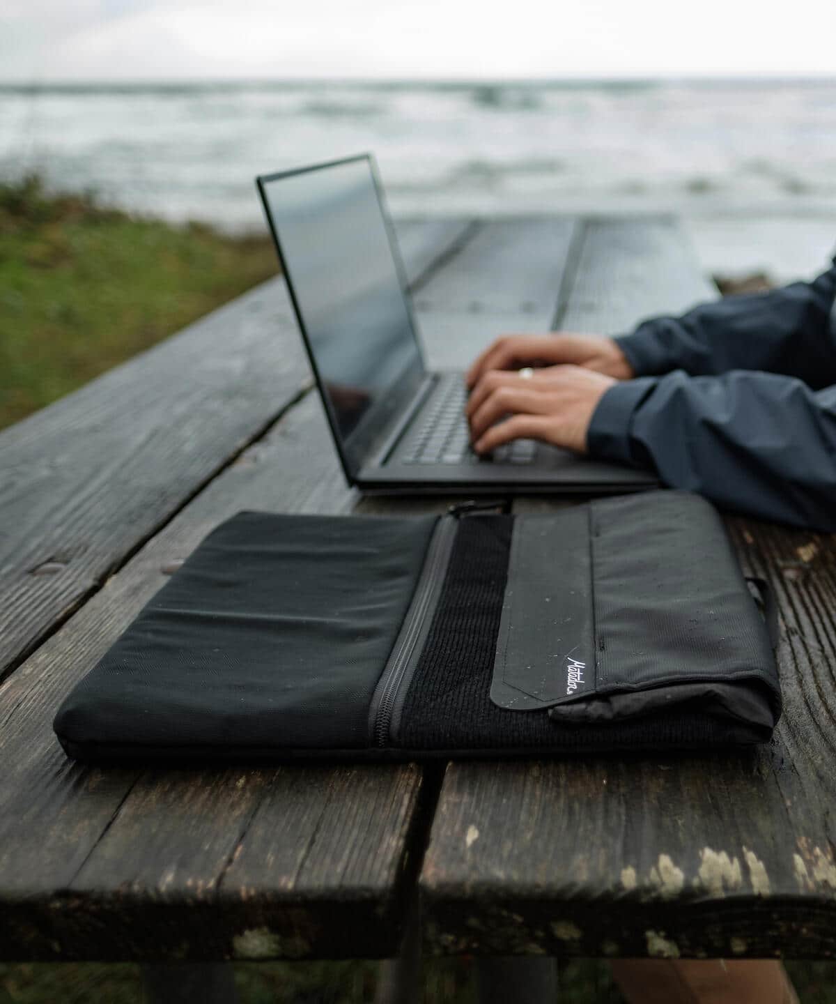 Matador / Laptop Base Layer PCケース バッグ MEN BLACK ONE SIZE Matador / Laptop Base Layer PCケース バッグ MEN BLACK ONE SIZE