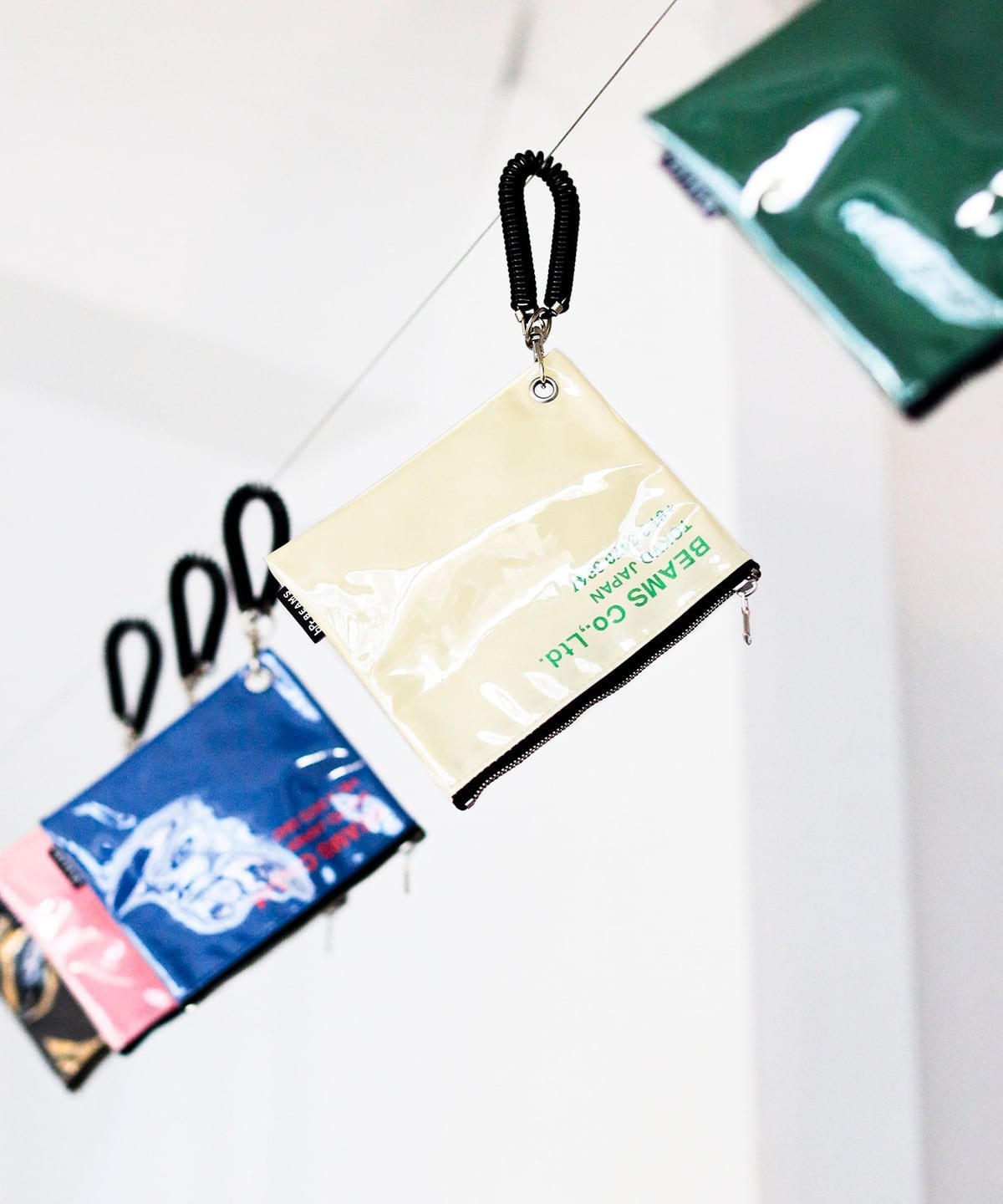 ポリウレタン ロゴ ポーチ S 財布・小物 MEN OFF WHITE ONE SIZE ポリウレタン ロゴ ポーチ S 財布・小物 MEN OFF WHITE ONE SIZE