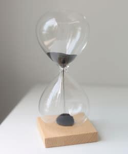 KIKKERLAND / Magnetic Hourglass