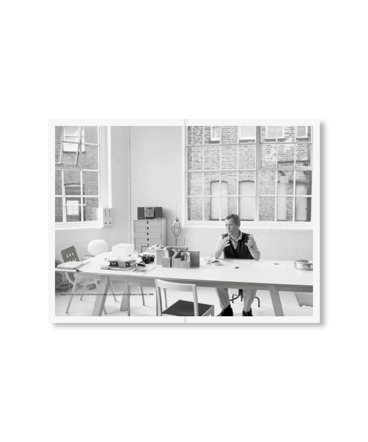 APARTAMENTO / THE UNIMPORTANCE OF FORM AND OTHER ARGUMENTS... 藝術書