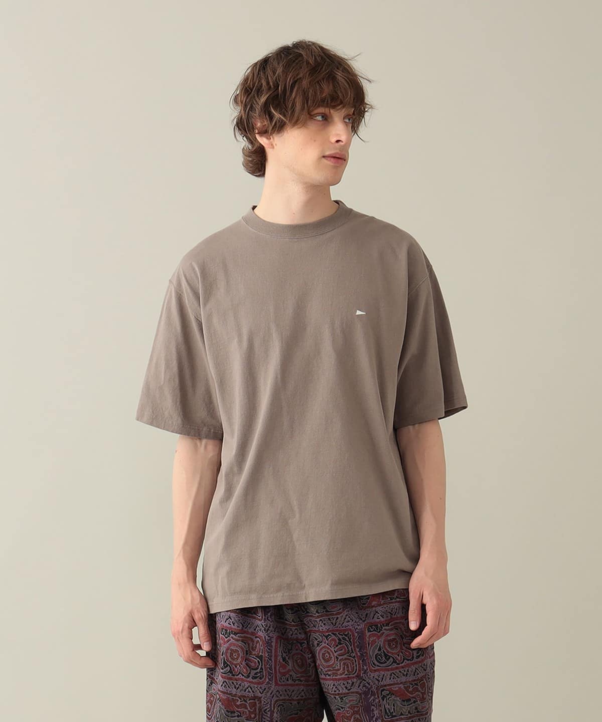 Minimalist Embroidered Tee Tシャツ・カットソー MEN DRIFTWOOD S Minimalist Embroidered Tee Tシャツ・カットソー MEN DRIFTWOOD S