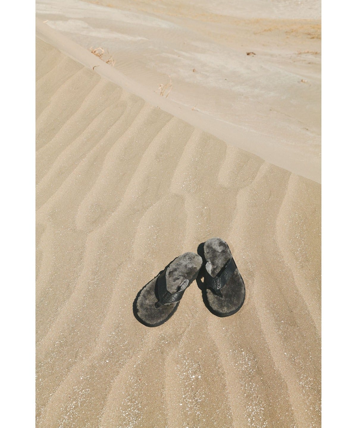 【EXCLUSIVE】UGG(R) / CLASSIC SANDAL シューズ MEN BLACK 8 【EXCLUSIVE】UGG(R) / CLASSIC SANDAL シューズ MEN BLACK 8
