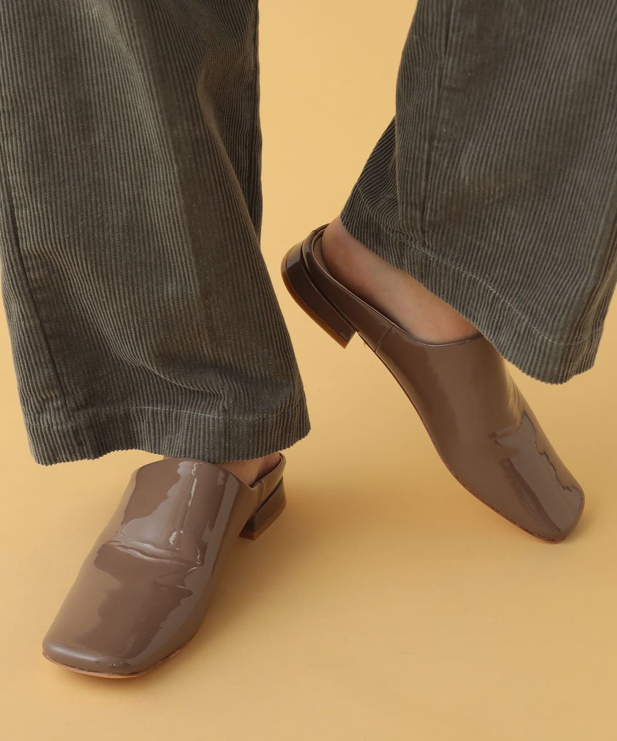 D239 / Mule シューズ WOMEN TAUPE 38 D239 / Mule シューズ WOMEN TAUPE 38