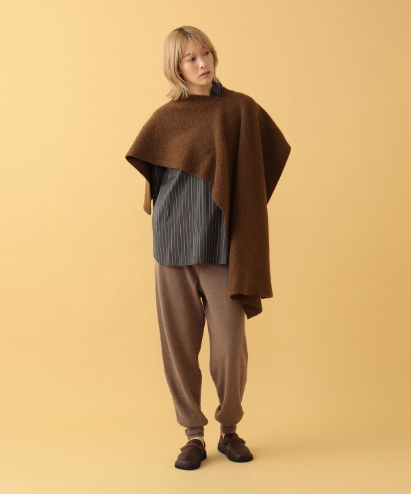 Josef Wool Scarf 身体をふんわりと包み込んでくれる大き目のサイズ感。