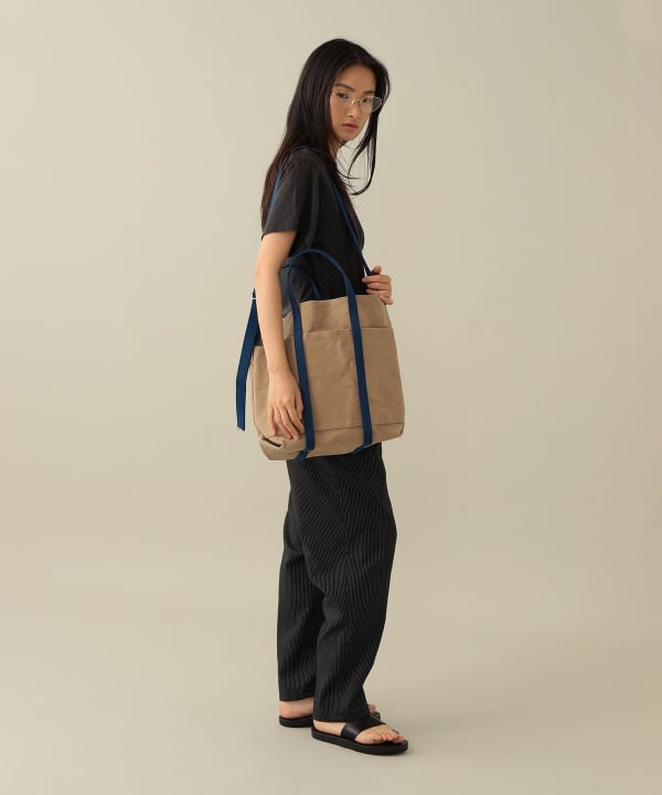 【+10%ポイントUP】【EXCLUSIVE】 AMIACALVA / 2tone Shoulder Tote M 使い込むほどに風合いが馴染む、タフなキャンバス地を使用