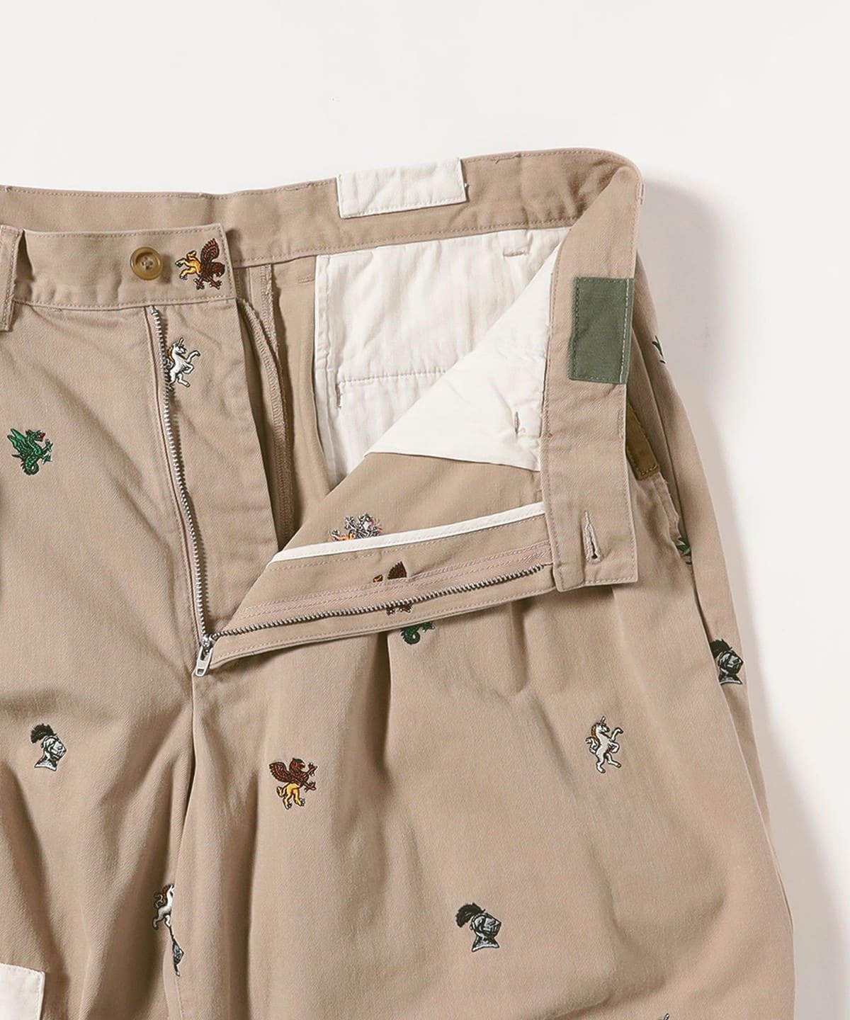 BEAMS PLUS（ビームス プラス）【別注】PALACE / PLEATED TROUSERS TWILL（パンツ カジュアルパンツ ）通販｜BEAMS