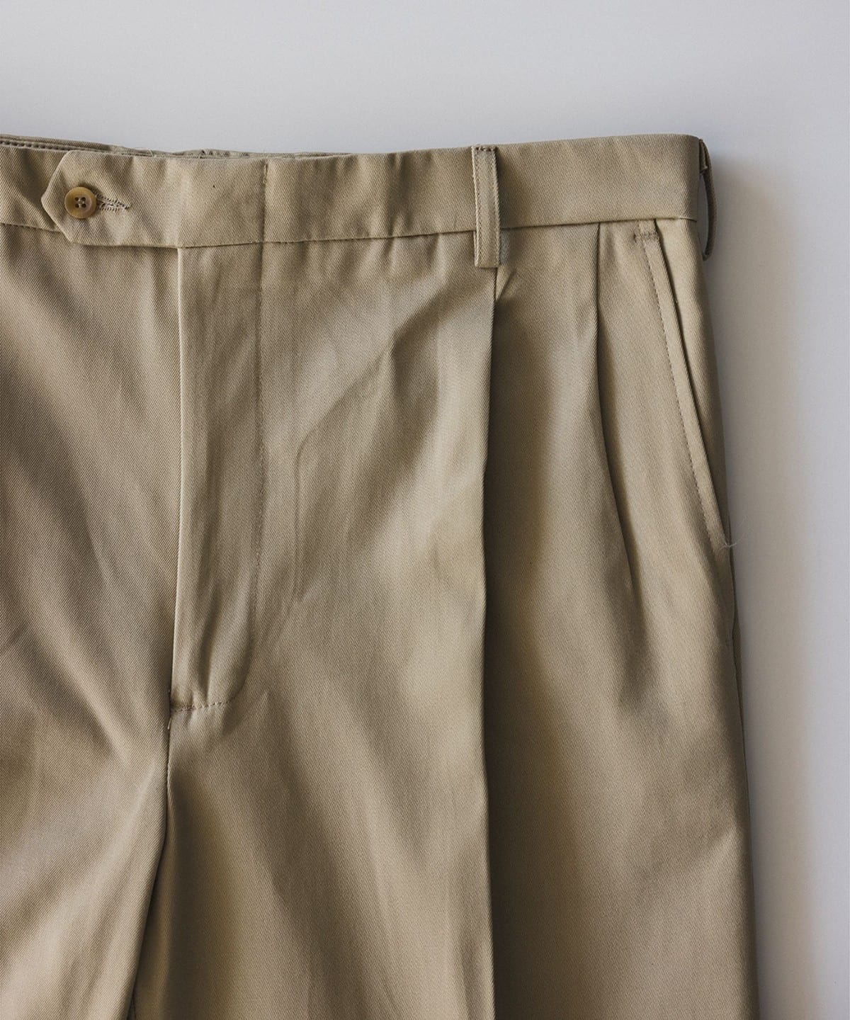 【別注】BARRY BRICKEN バリーブリッケン / 2Pleats SLOAN パンツ MEN 14 Khaki 31 【別注】BARRY BRICKEN バリーブリッケン / 2Pleats SLOAN パンツ MEN 14 Khaki 31