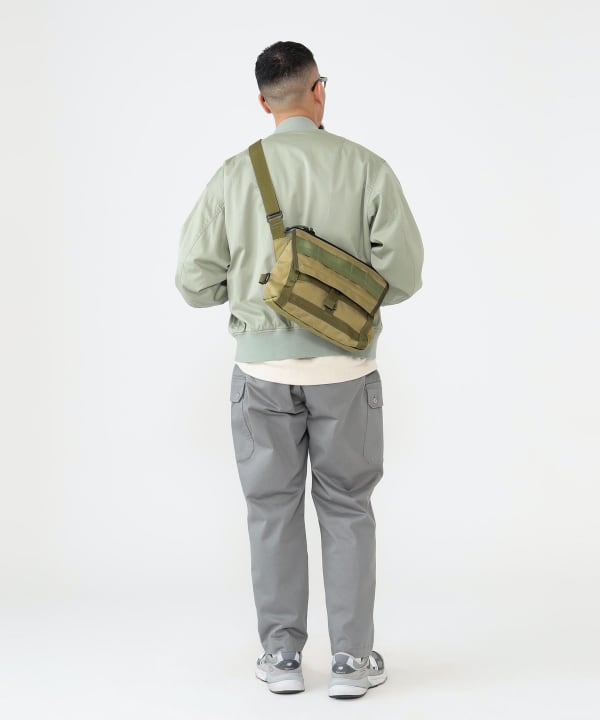 BEAMS PLUS BRIEFING × BEAMS PLUS / 別注FLEET MESSENGER BAG KHAKI