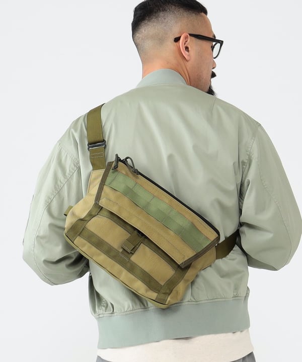 BEAMS PLUS（ビームス プラス）BRIEFING × BEAMS PLUS / 別注 FLEET MESSENGER BAG  KHAKI（バッグ メッセンジャーバッグ）通販｜BEAMS