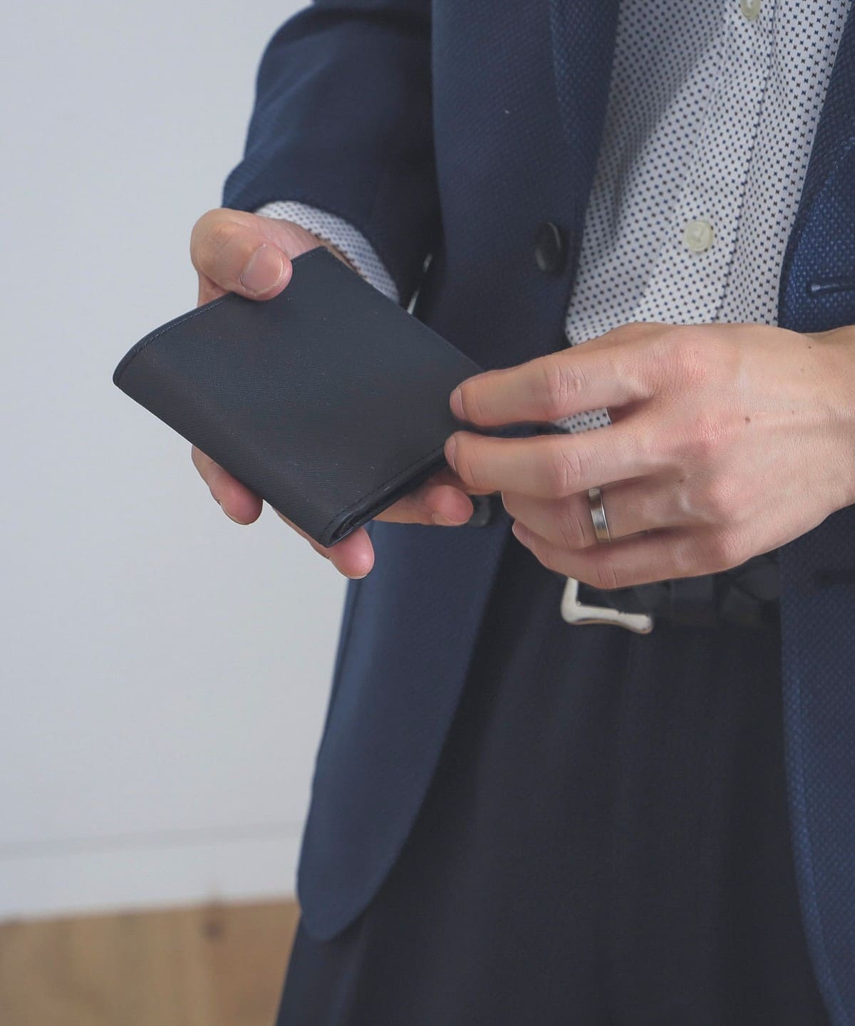 サフィアーノレザー 二つ折りウォレット 財布・小物 MEN NAVY ONE SIZE サフィアーノレザー 二つ折りウォレット 財布・小物 MEN NAVY ONE SIZE