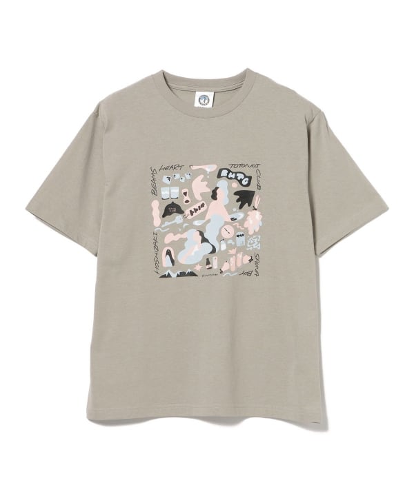 ホシザキ × サウナボーイ /  TOTONOI CLUB Tシャツ フロントには三平悠太氏が描くサウナグッズやペンギンを散りばめたアートを配置