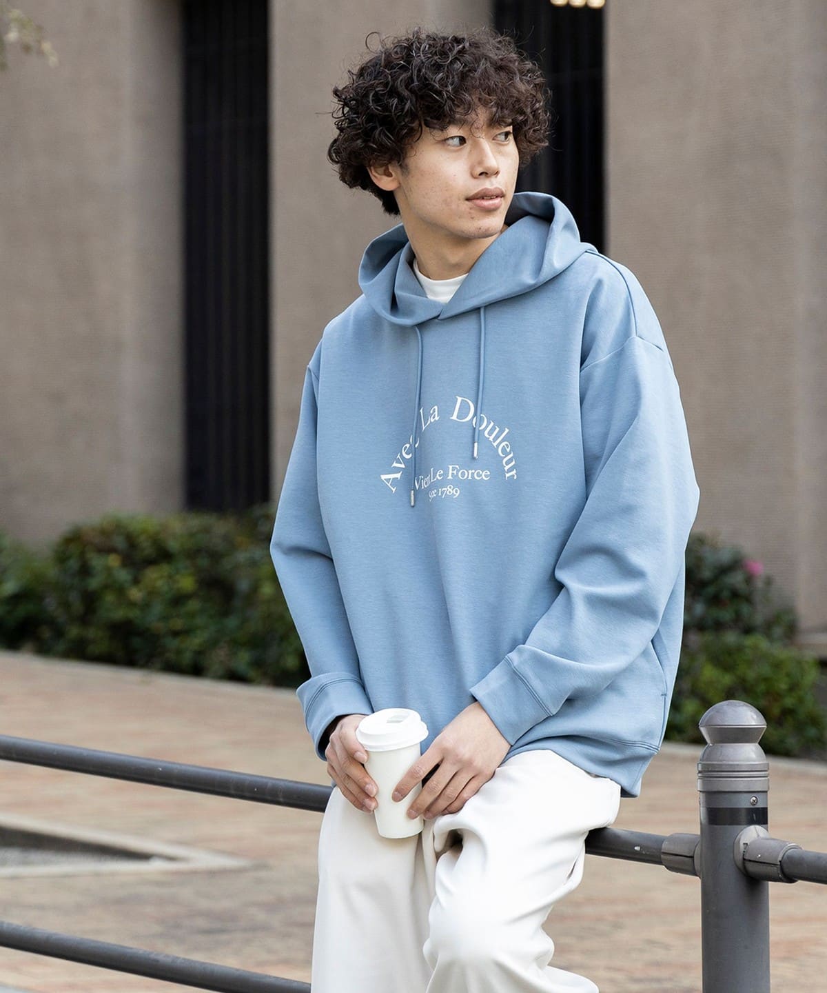 ダンボール プリント パーカー トップス MEN SMOKE BLUE L ダンボール プリント パーカー トップス MEN SMOKE BLUE L