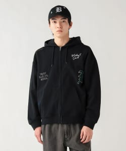 字母拉链连帽外套