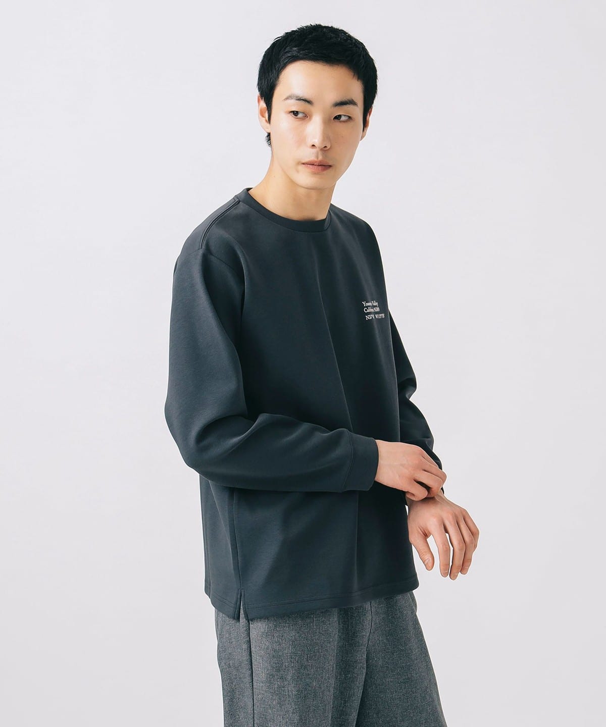 ダンボール ロゴ プリント ロングスリーブ カットソー(吸水速乾・毛玉軽減) Tシャツ・カットソー MEN CHARCOAL GREY M ダンボール ロゴ プリント ロングスリーブ カットソー(吸水速乾・毛玉軽減) Tシャツ・カットソー MEN CHARCOAL GREY M