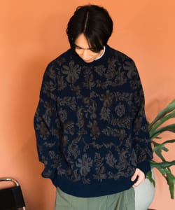 Flower jacquard crew neck knit