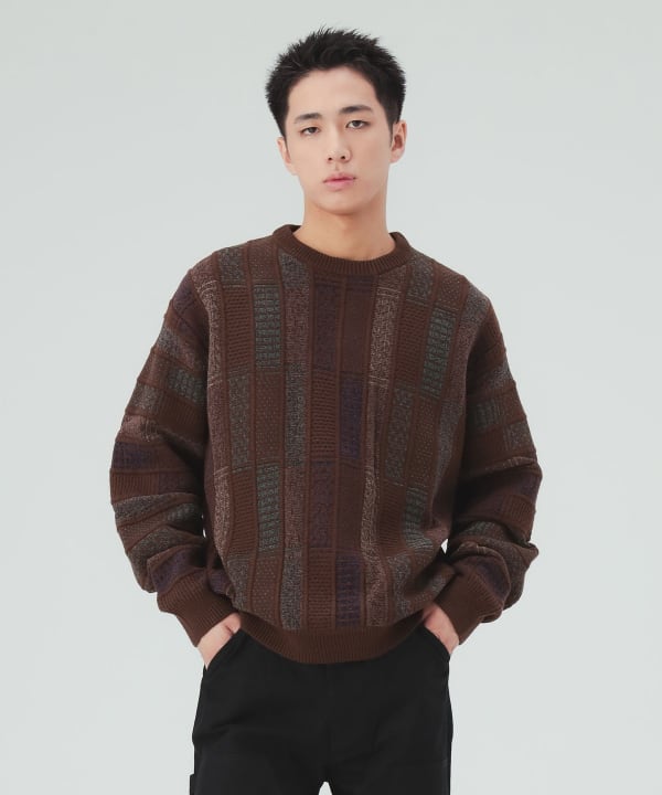 レトロ ジャカード クルーネックニット 体のラインを拾いにくい安心感のある肉厚感 [H：183cm Size：L]