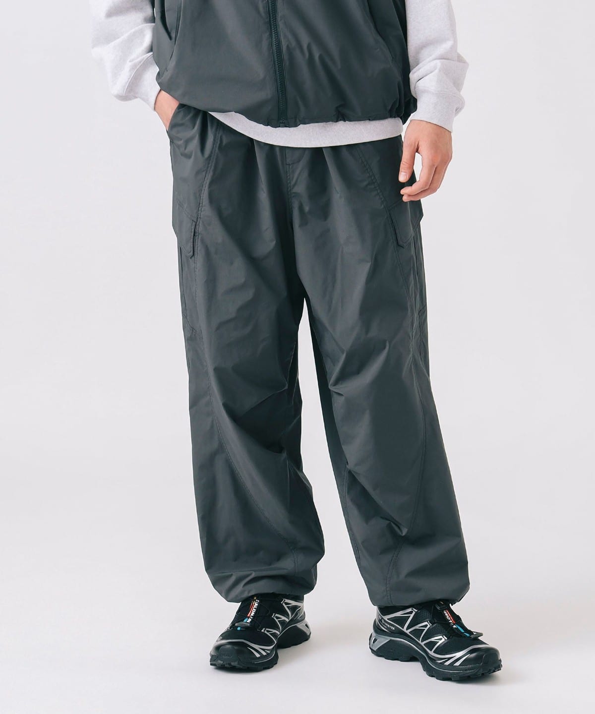 ウラメッシュ カーゴパンツ (撥水加工) パンツ MEN CHARCOAL GREY S ウラメッシュ カーゴパンツ (撥水加工) パンツ MEN CHARCOAL GREY S
