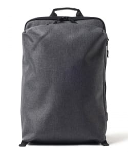 ソリッド マルチポケット バックパック