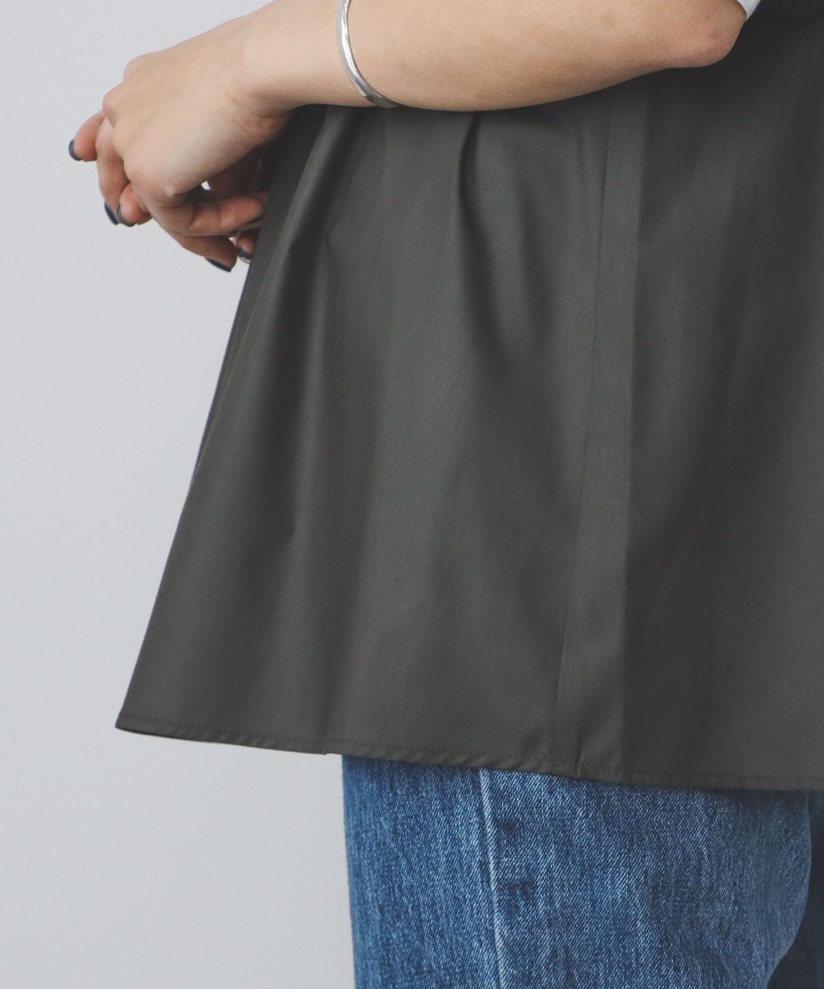 刺繍ギャザーブラウス　ダリア　BEAMS　フラワー セール】 3D刺繍切替ギャザーブラウス（オフホワイト/ブラック