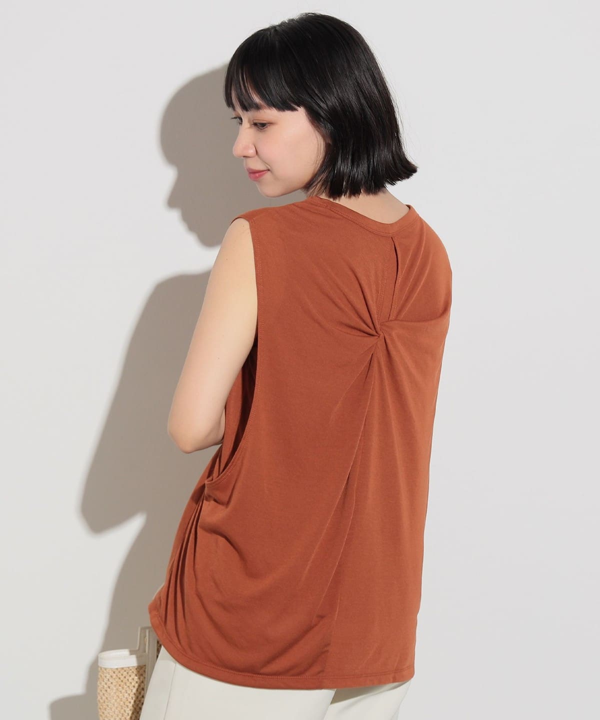 バックツイスト プルオーバー Tシャツ・カットソー WOMEN TERRACOTTA ONE SIZE バックツイスト プルオーバー Tシャツ・カットソー WOMEN TERRACOTTA ONE SIZE