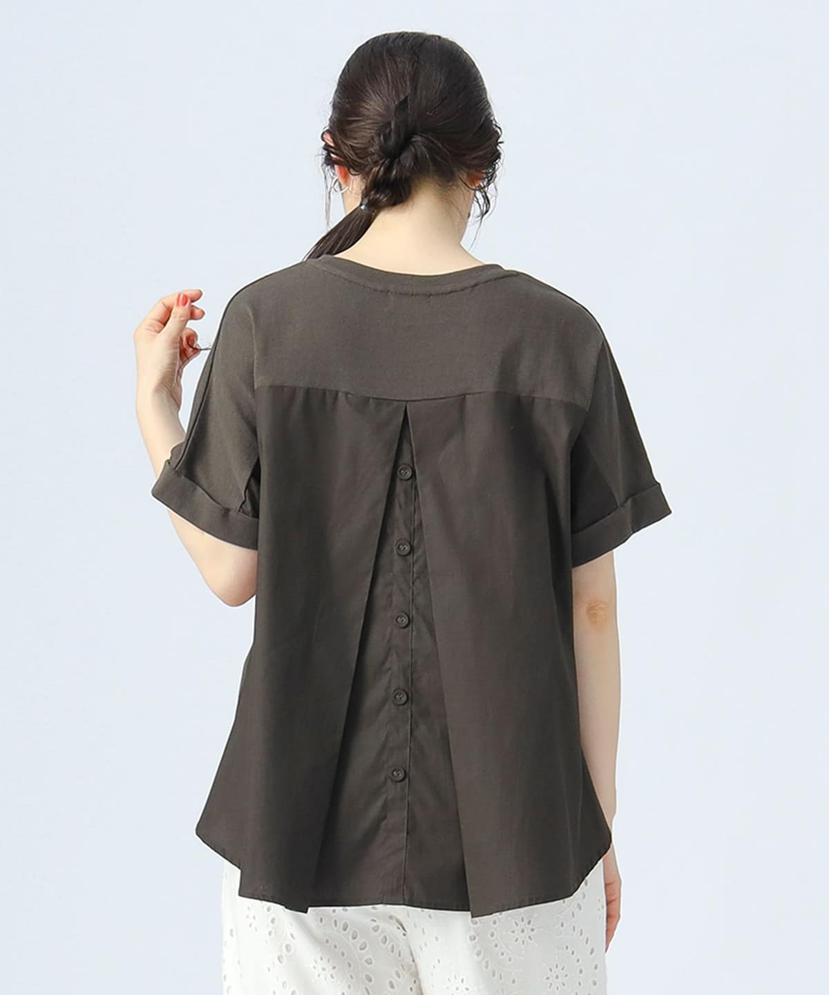 後ボタン 異素材 プルオーバー Tシャツ・カットソー WOMEN CHARCOAL ONE SIZE 後ボタン 異素材 プルオーバー Tシャツ・カットソー WOMEN CHARCOAL ONE SIZE