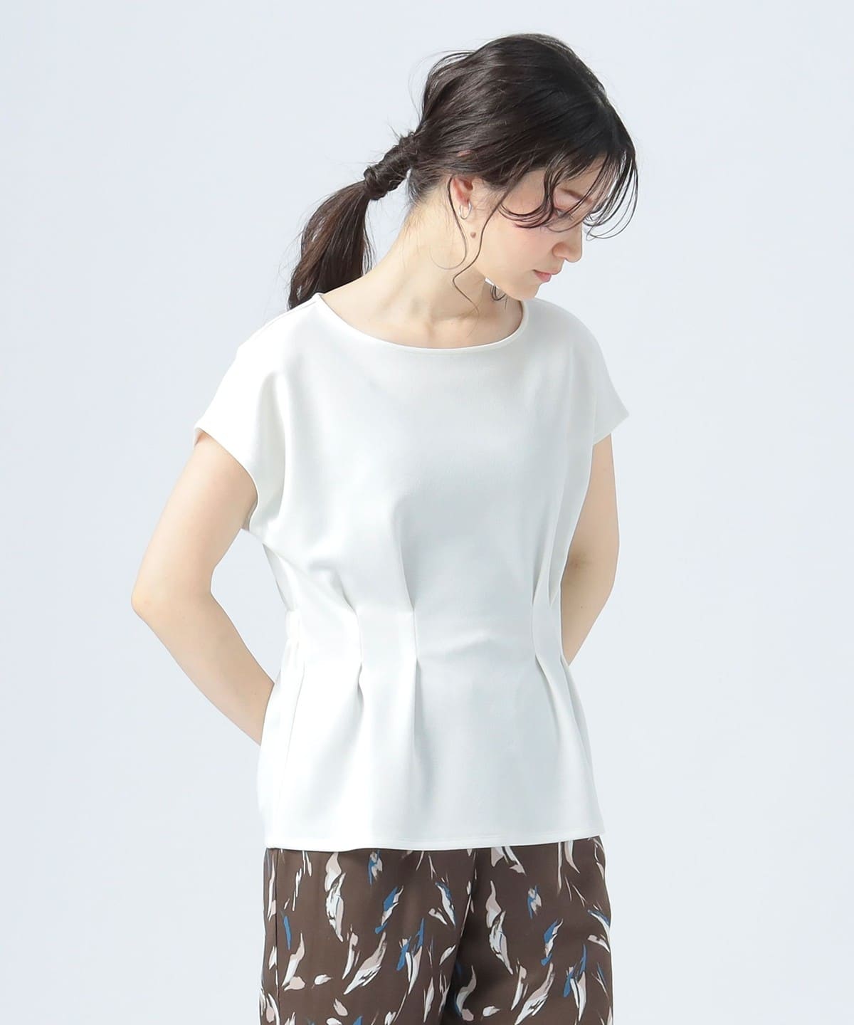 タック ペプラム プルオーバー Tシャツ・カットソー WOMEN OFF WHITE ONE SIZE タック ペプラム プルオーバー Tシャツ・カットソー WOMEN OFF WHITE ONE SIZE