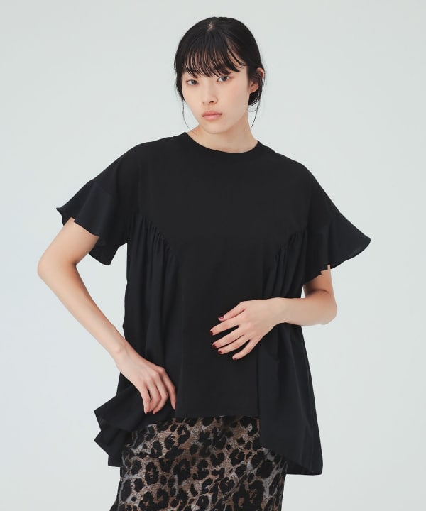 T-shirt with ruffled hem and gathers [H: 169cm]