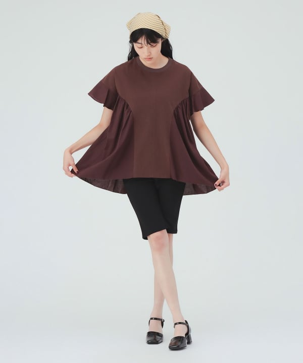 T-shirt with ruffled hem and gathers [H: 169cm]