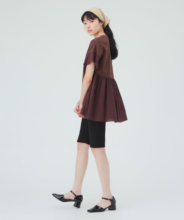 T-shirt with ruffled hem and gathers [H: 169cm]