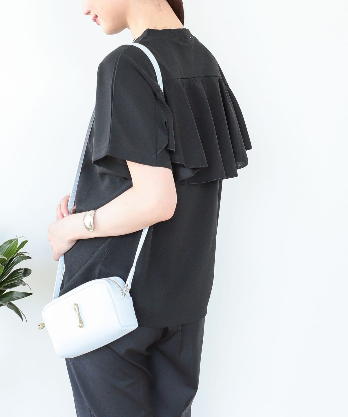 バックラッフル プルオーバー Tシャツ・カットソー WOMEN BLACK ONE SIZE バックラッフル プルオーバー Tシャツ・カットソー WOMEN BLACK ONE SIZE