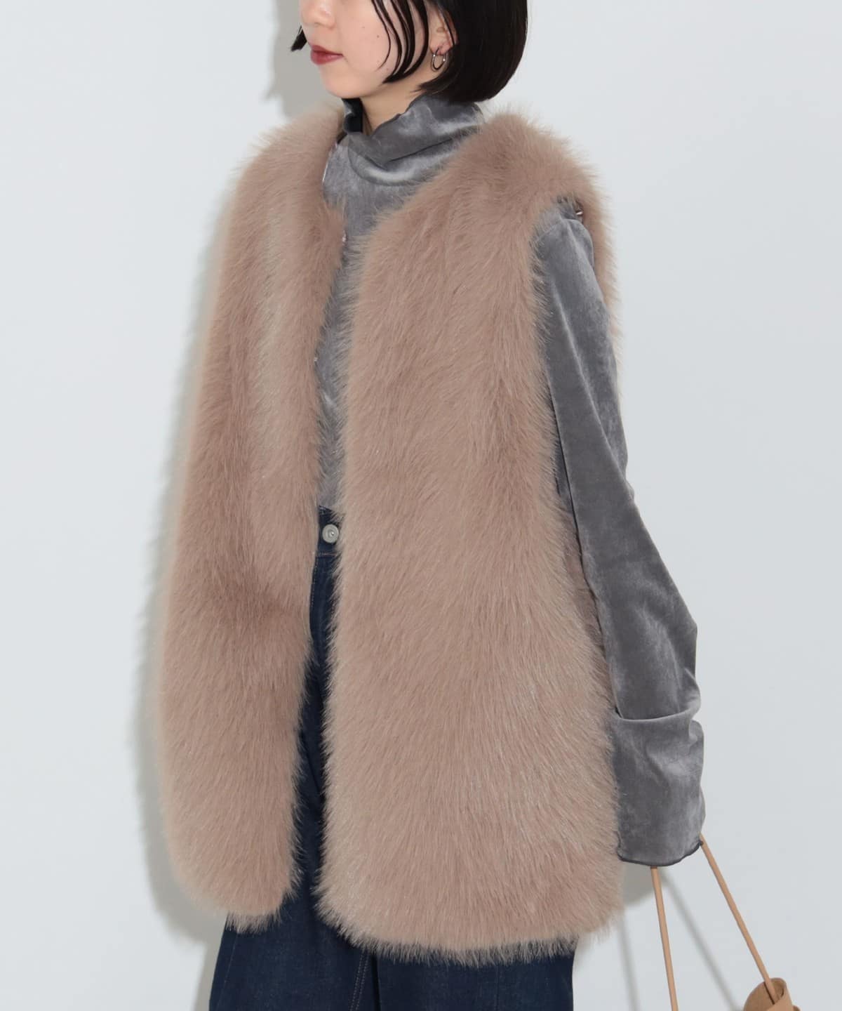 ノーカラー フェイクファーベスト トップス WOMEN BEIGE ONE SIZE ノーカラー フェイクファーベスト トップス WOMEN BEIGE ONE SIZE
