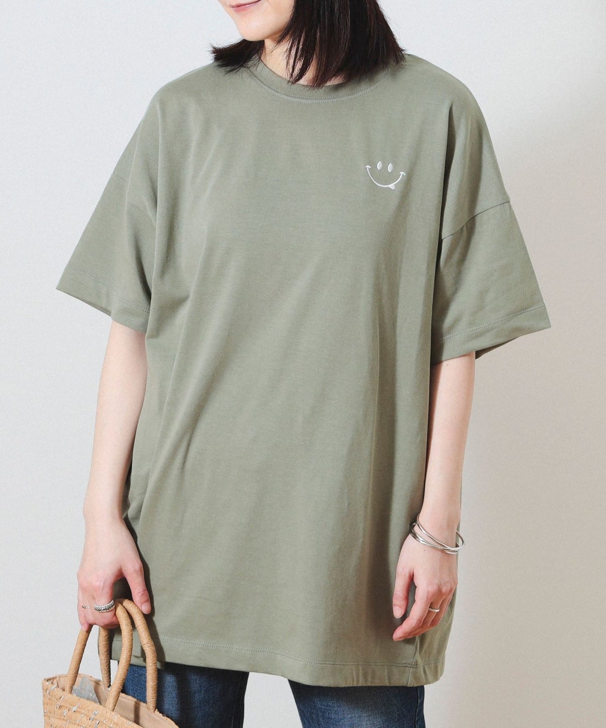フェイス刺繍 Tシャツ Tシャツ・カットソー WOMEN LIGHT OLIVE ONE SIZE フェイス刺繍 Tシャツ Tシャツ・カットソー WOMEN LIGHT OLIVE ONE SIZE