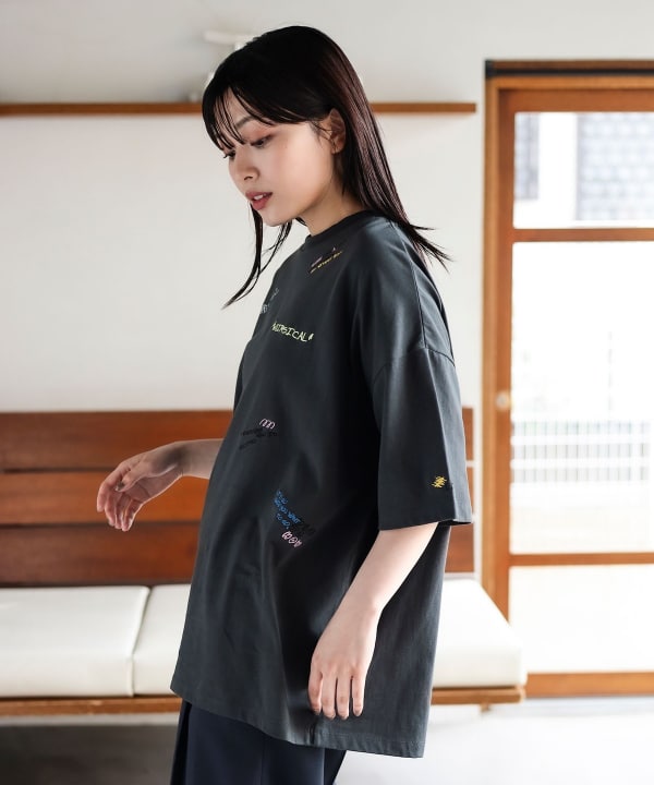 BEAMS HEART（ビームス ハート）ランダム ロゴ 刺繍 Tシャツ（T