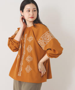 BEAMS HEART / ギャザータック 刺繍 プルオーバー