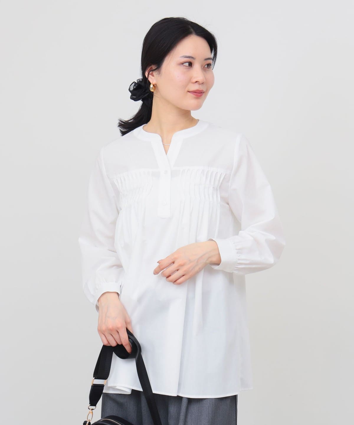 変形タック ノーカラーブラウス シャツ・ブラウス WOMEN OFF WHITE ONE SIZE 変形タック ノーカラーブラウス シャツ・ブラウス WOMEN OFF WHITE ONE SIZE