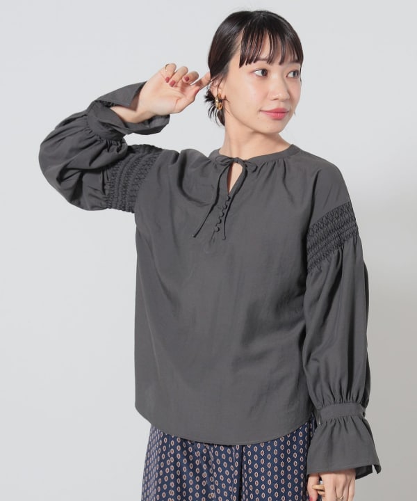 新品未使用⭐︎LAPEAU DEGEMボリュームスリーブシャーリングブラウス LA PEAU DE GEM ボリュームスリーブシャーリングブラウス