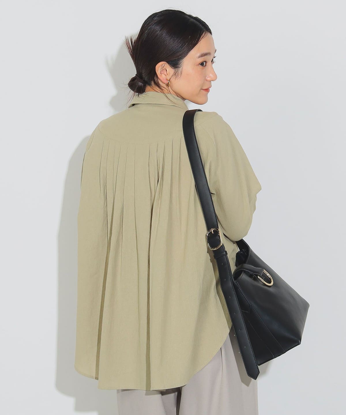 【7/3再値下げ】切替 タック シャツ シャツ・ブラウス WOMEN OLIVE ONE SIZE 【7/3再値下げ】切替 タック シャツ シャツ・ブラウス WOMEN OLIVE ONE SIZE
