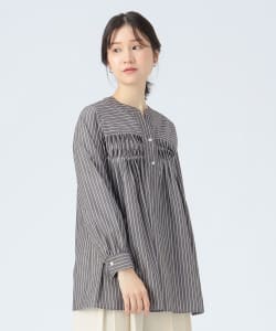 変形タック ノーカラー ブラウス