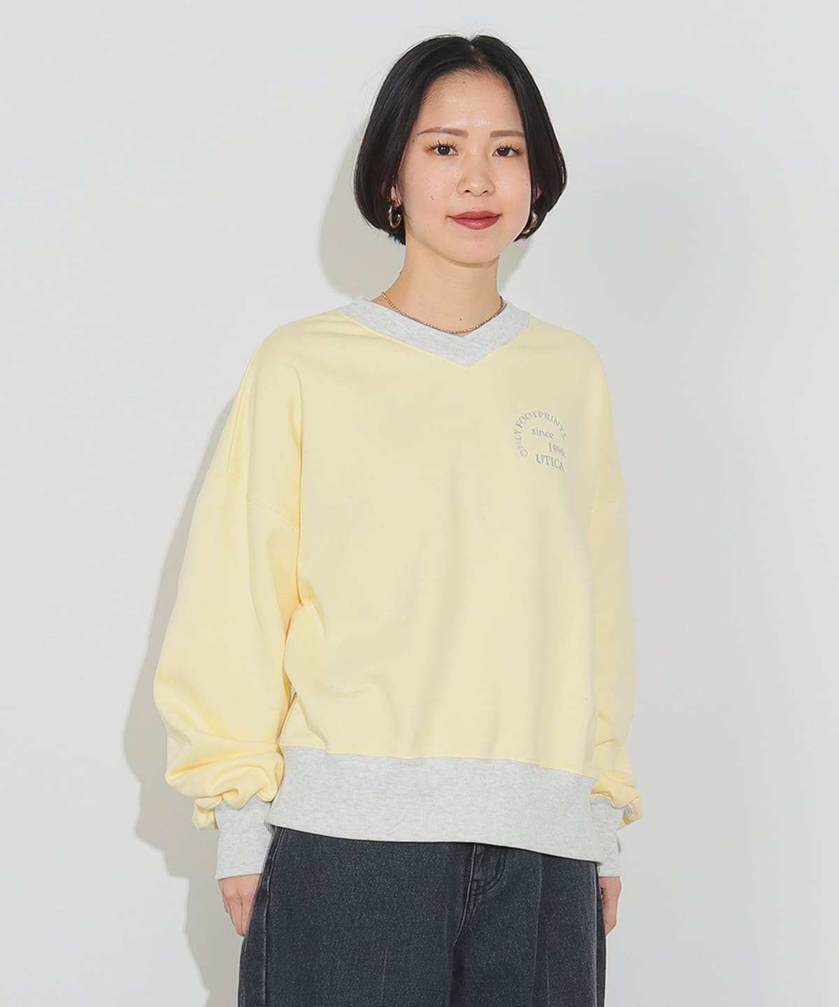 重ねVネック ロゴ スウェット トップス WOMEN YELLOW ONE SIZE 重ねVネック ロゴ スウェット トップス WOMEN YELLOW ONE SIZE