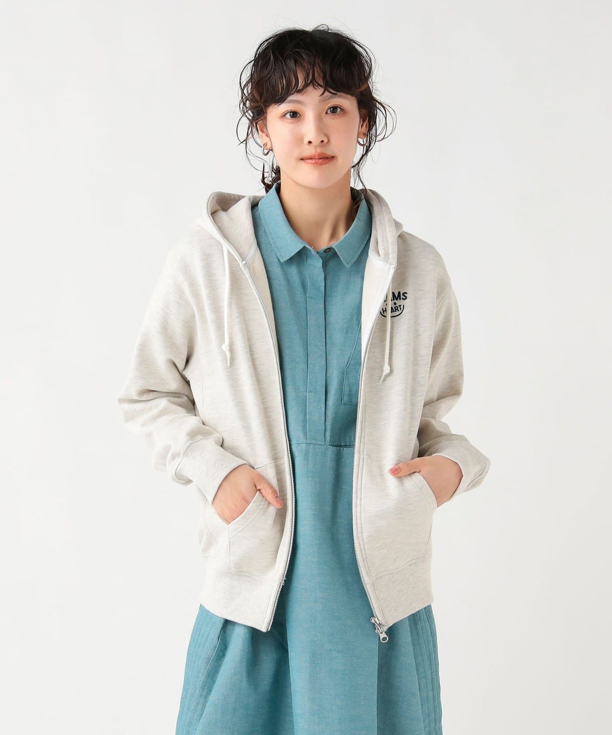 BEAMS HEART（ビームス ハート）スマイル 刺繍 ジップパーカー
