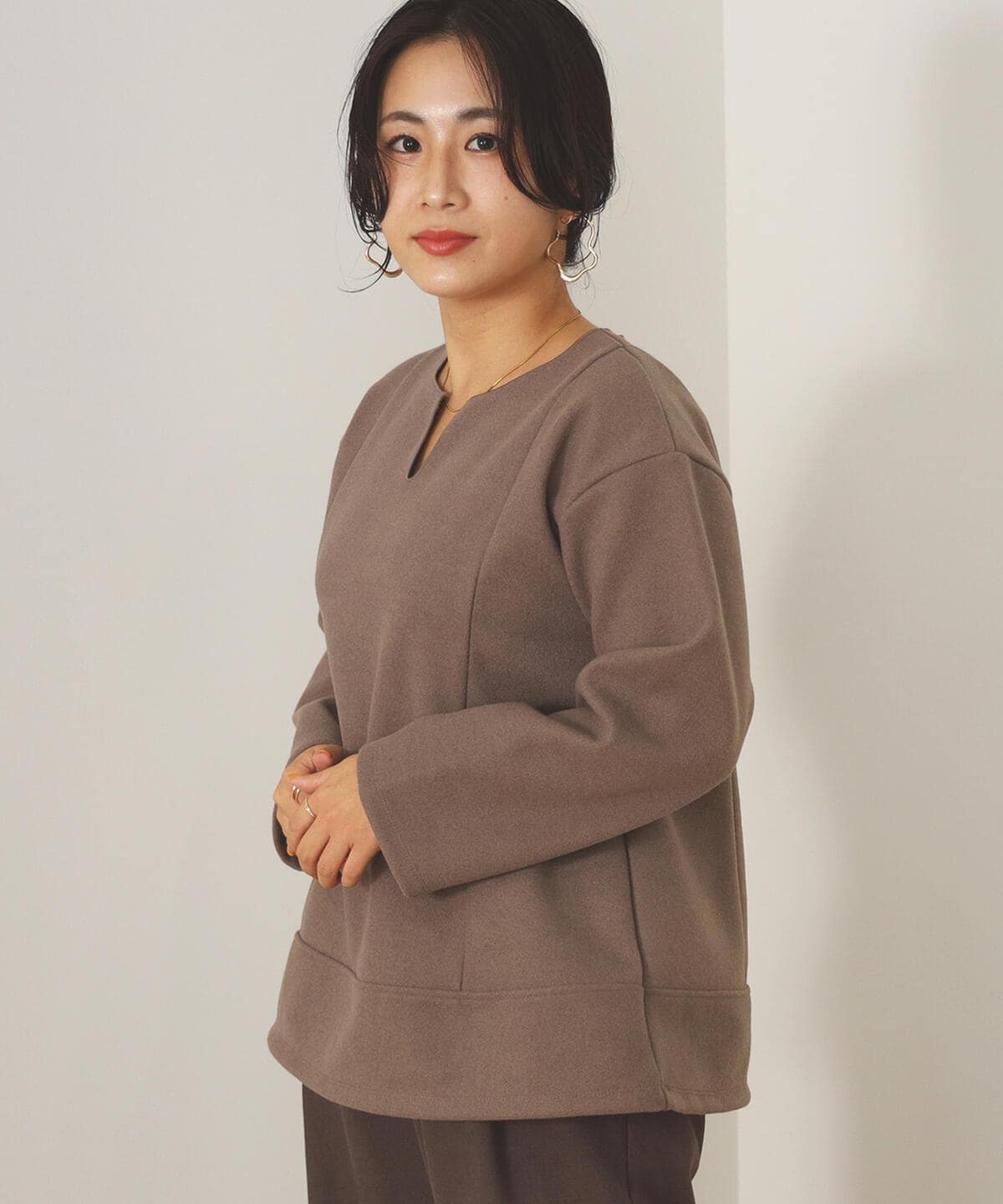 キーネック フレア プルオーバー シャツ・ブラウス WOMEN GREIGE FREE キーネック フレア プルオーバー シャツ・ブラウス WOMEN GREIGE FREE