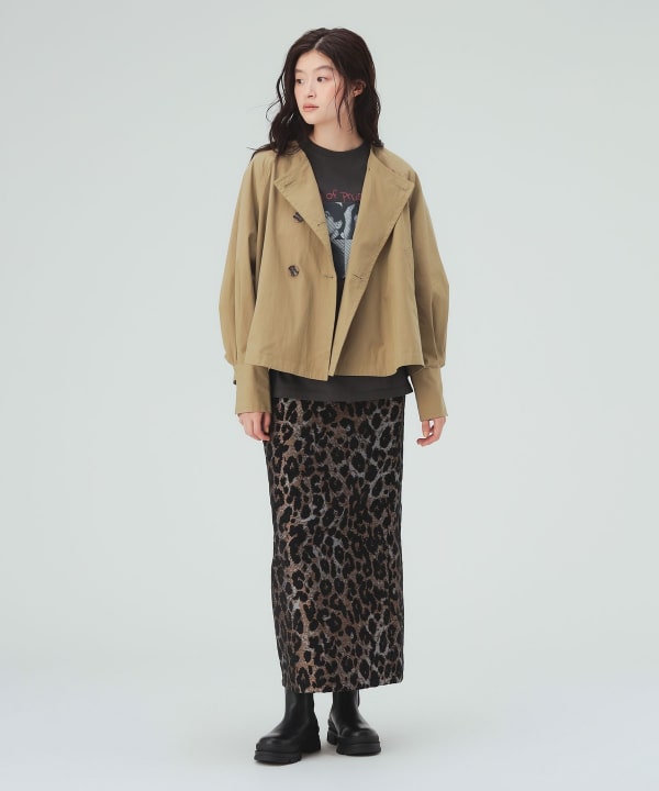 Back-flared collarless blouson