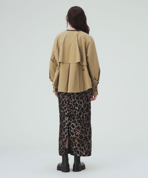 Back-flared collarless blouson