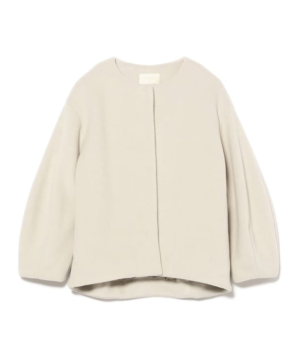 Melange collarless jacket with a relaxed fit, perfect for wearing from early autumn through winter.