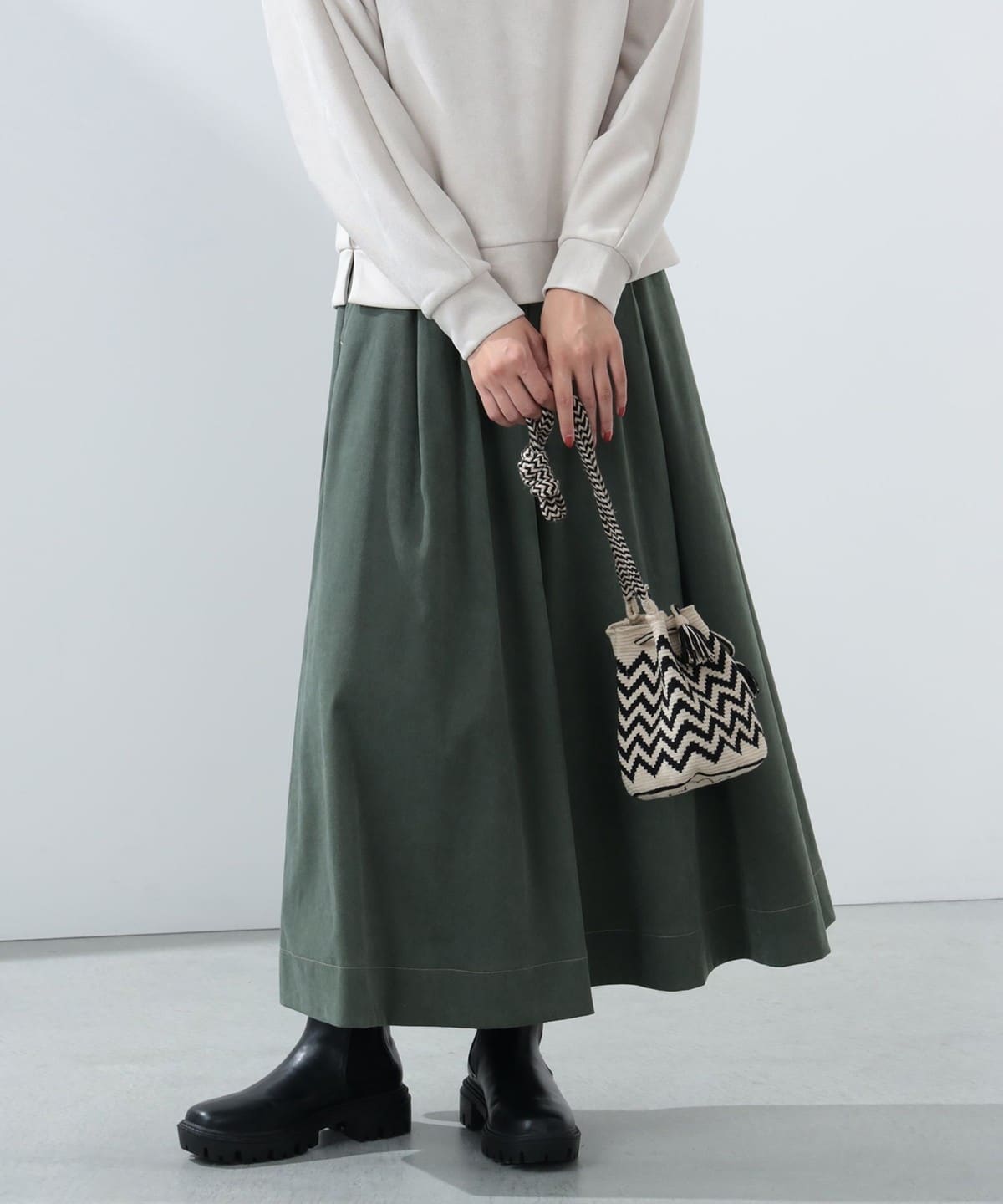 スエード調 ワイドパンツ(S M) パンツ WOMEN OLIVE M スエード調 ワイドパンツ(S M) パンツ WOMEN OLIVE M