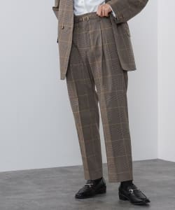 ベルト付き テーパードパンツ