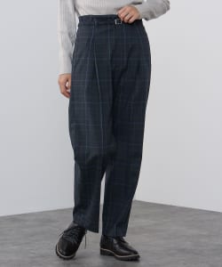 ベルト付き テーパードパンツ