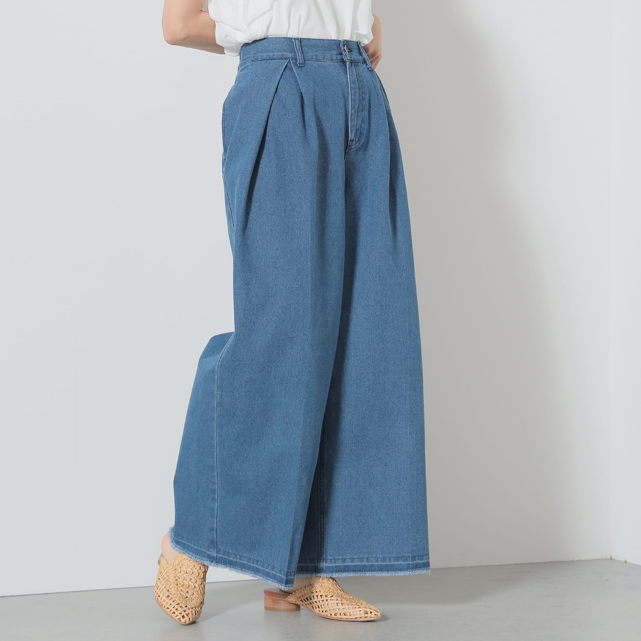 フリンジ タック ワイドデニムパンツ(S M) パンツ WOMEN BLEACH S フリンジ タック ワイドデニムパンツ(S M) パンツ WOMEN BLEACH S